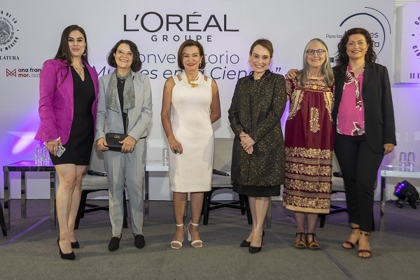 “Mujeres Científicas: Oportunidades de desarrollo”,
