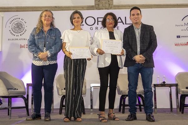 “Mujeres Científicas: Oportunidades de desarrollo”,