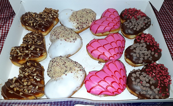 ‘El amor se antoja’ nueva campaña de Krispy Kreme