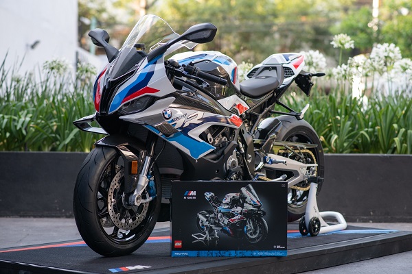 LEGO® Technic BMW M 1000 RR en territorio mexicano