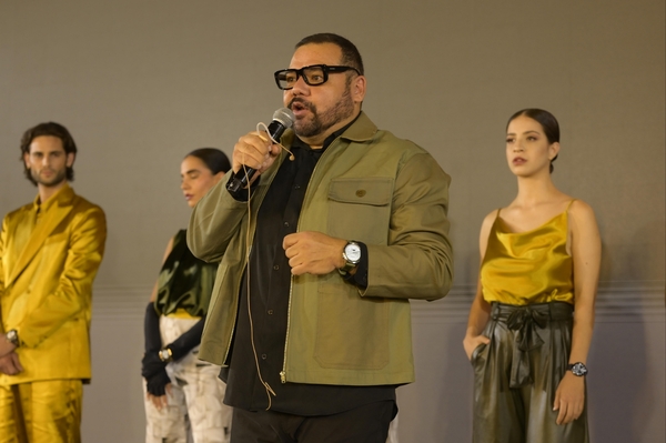 El diseñador Benito Santos ofreciendo unas palabras a los asistentes durante la presentación del Huawei Watch GT4