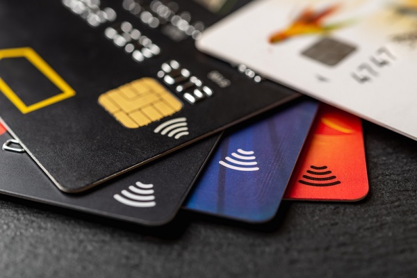 Tarjetas bancarias enfrentan escasez de chips: Veritran