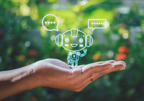 Mano humana sujetando un robot