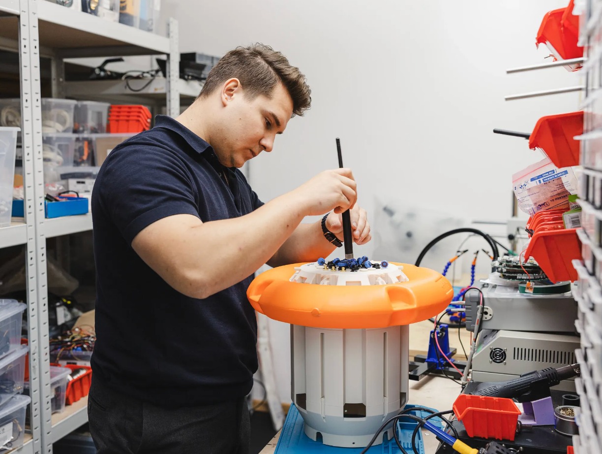 Iniciativas como este premio funcionan como catalizadores que pueden acortar esas brechas.