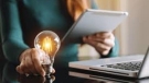 Cinco acciones sencillas para ahorrar energía en casa y en el trabajo