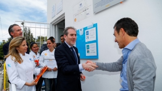 Santander y Alsea concretan alianza para apoyar comedores infantiles