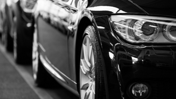 Porque los coches como los juguetes, solo cambian de valor